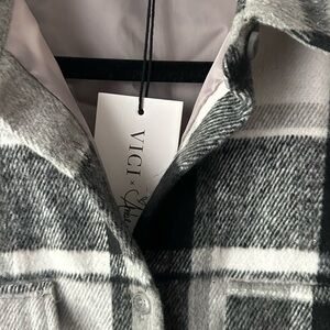 VICI WOMEN’S XL BLACK GREY WHITE PLAID COAT